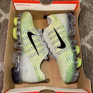 BRAND NEW AIR VAPORMAX FLYKNITE 3 (GS)